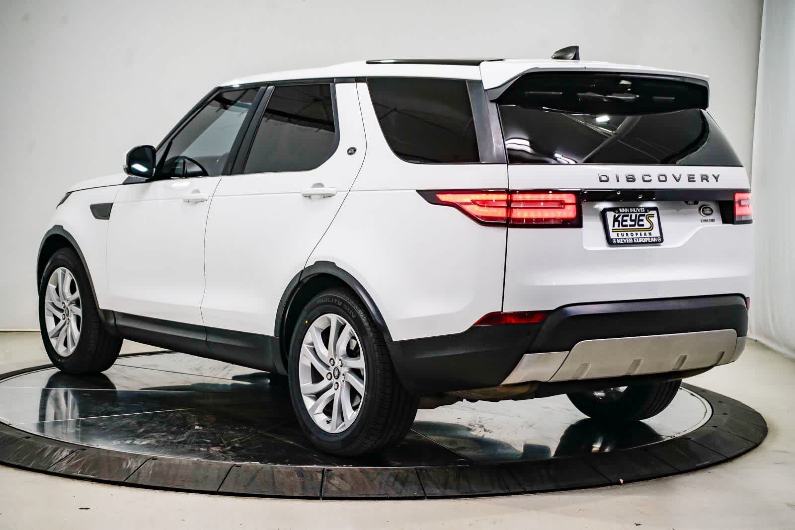 Thumbnail: 2018 Land Rover Discovery - 2