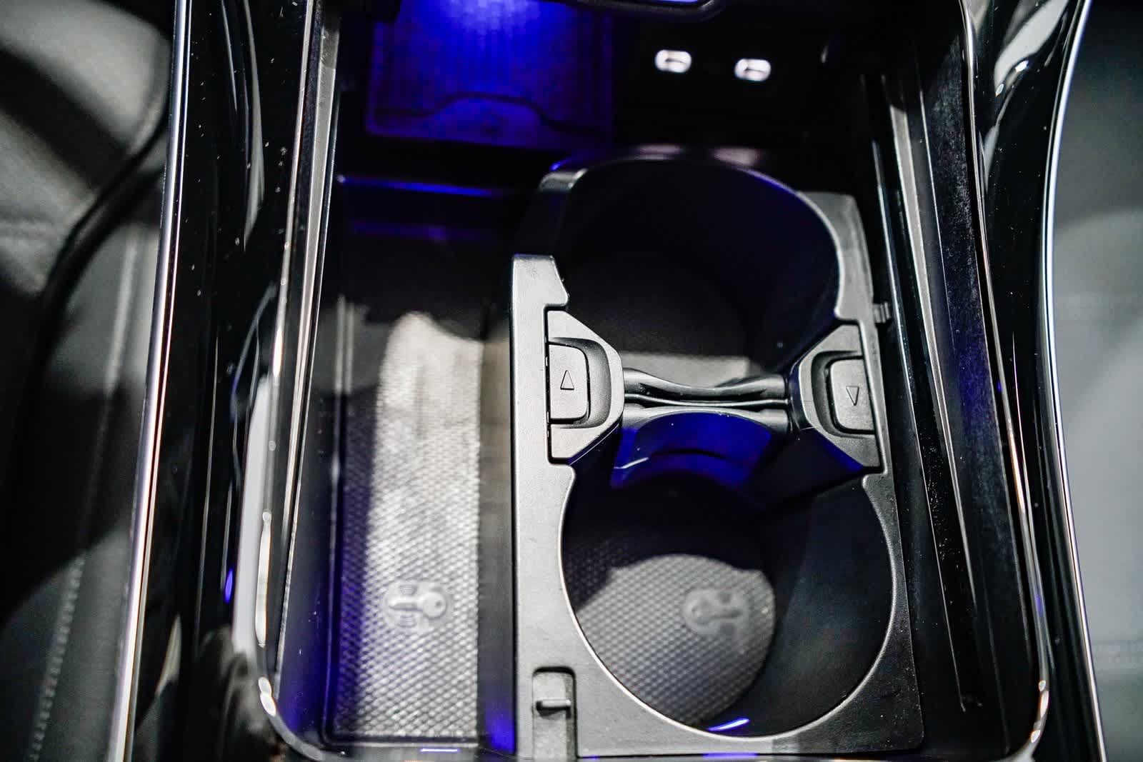 Thumbnail: 2025 Mercedes-Benz C-Class - 22