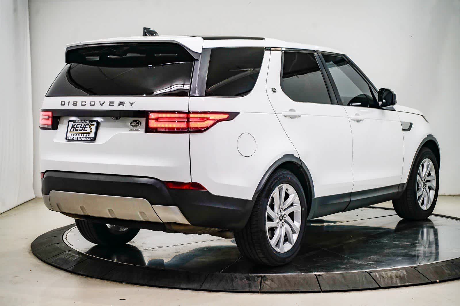 Thumbnail: 2018 Land Rover Discovery - 4