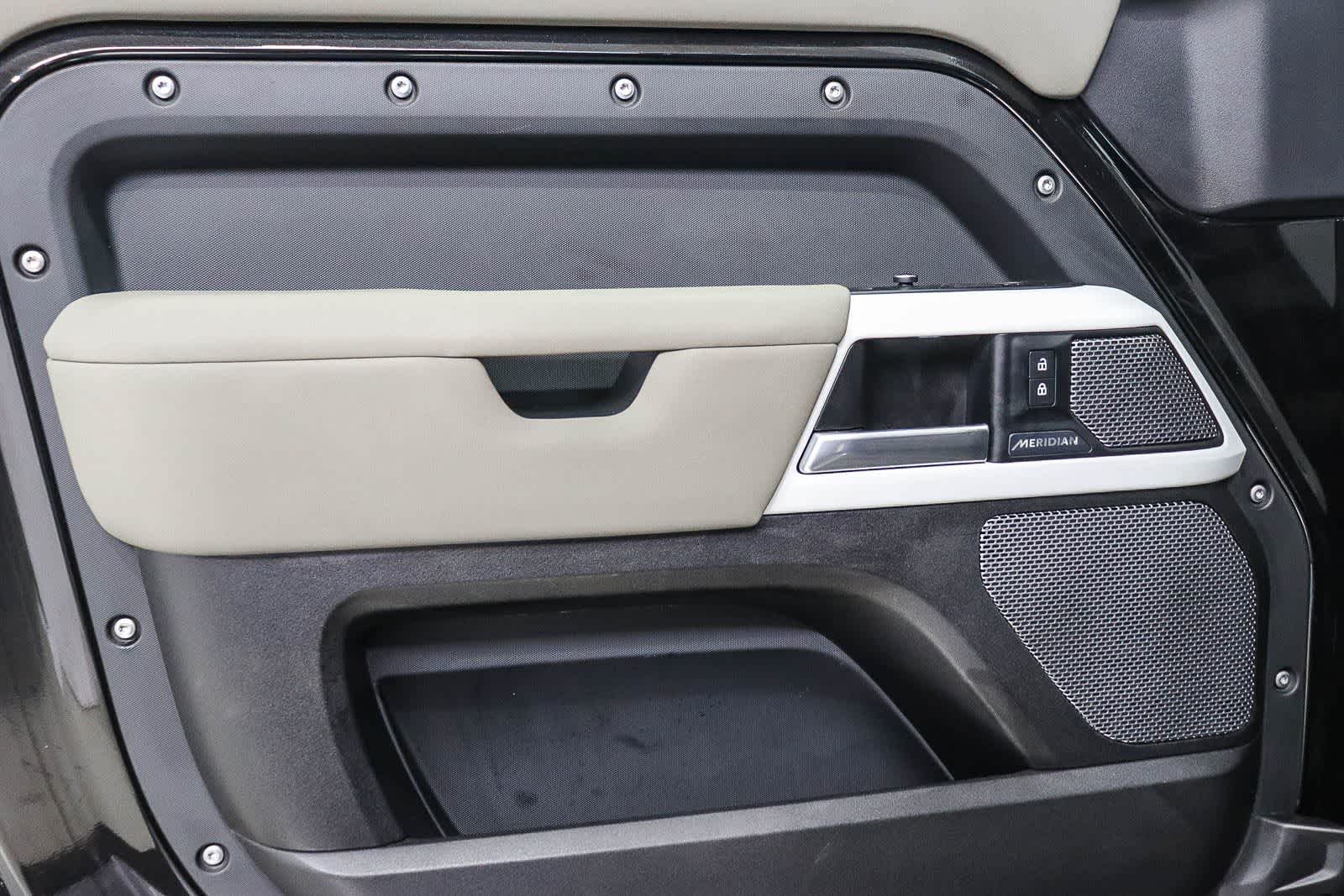 Thumbnail: 2020 Land Rover Defender - 21