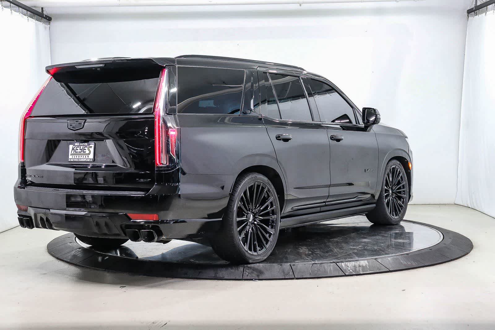 Thumbnail: 2023 Cadillac Escalade - 4