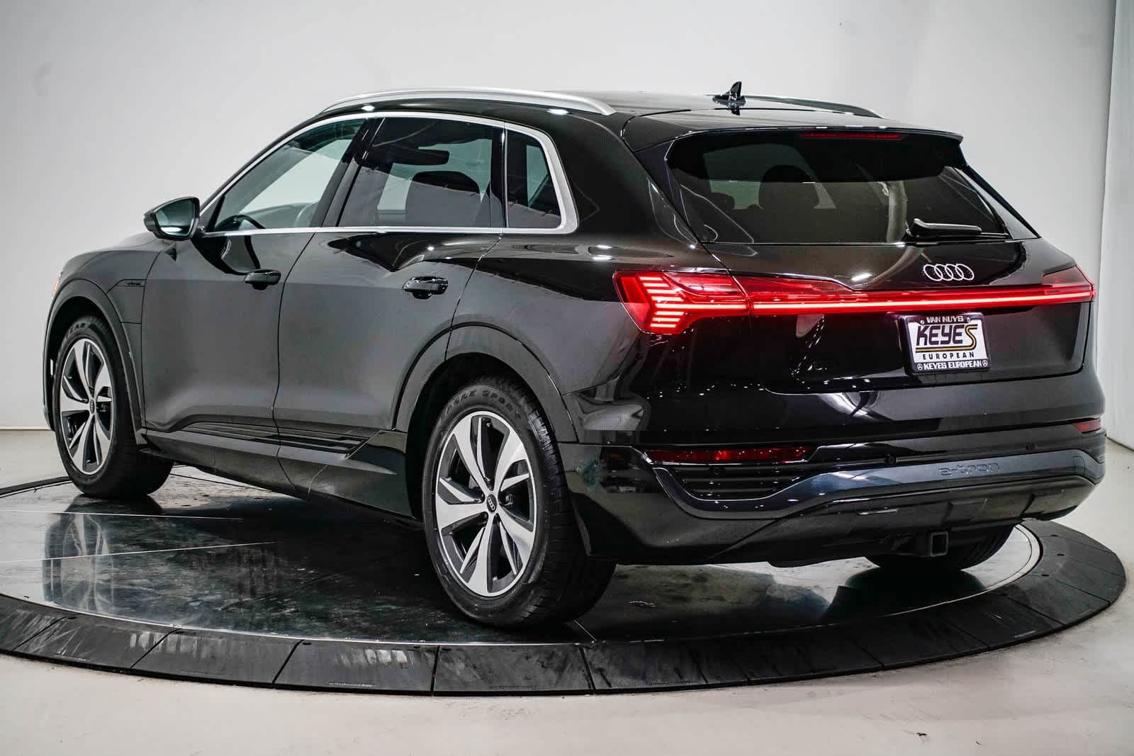 Thumbnail: 2024 Audi Q8 e-tron - 2