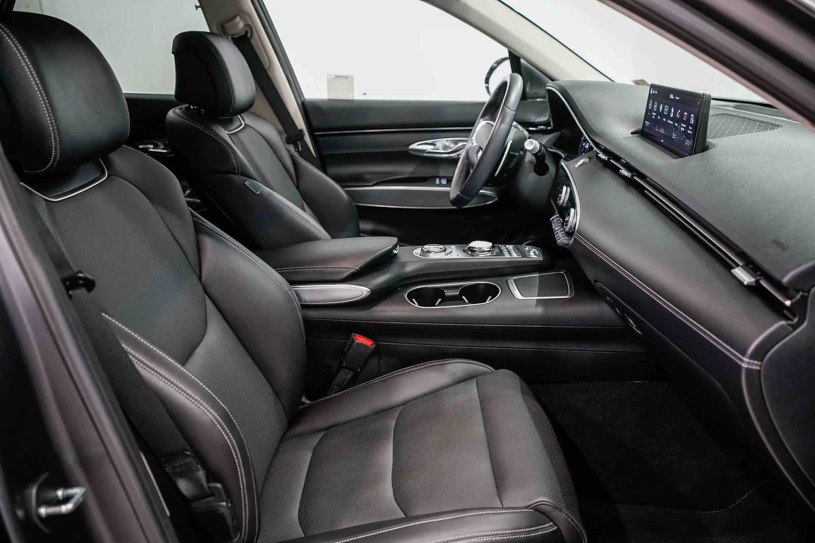 Thumbnail: 2023 Genesis GV70 - 16