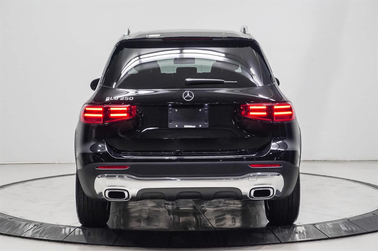 Thumbnail: 2025 Mercedes-Benz GLB - 3