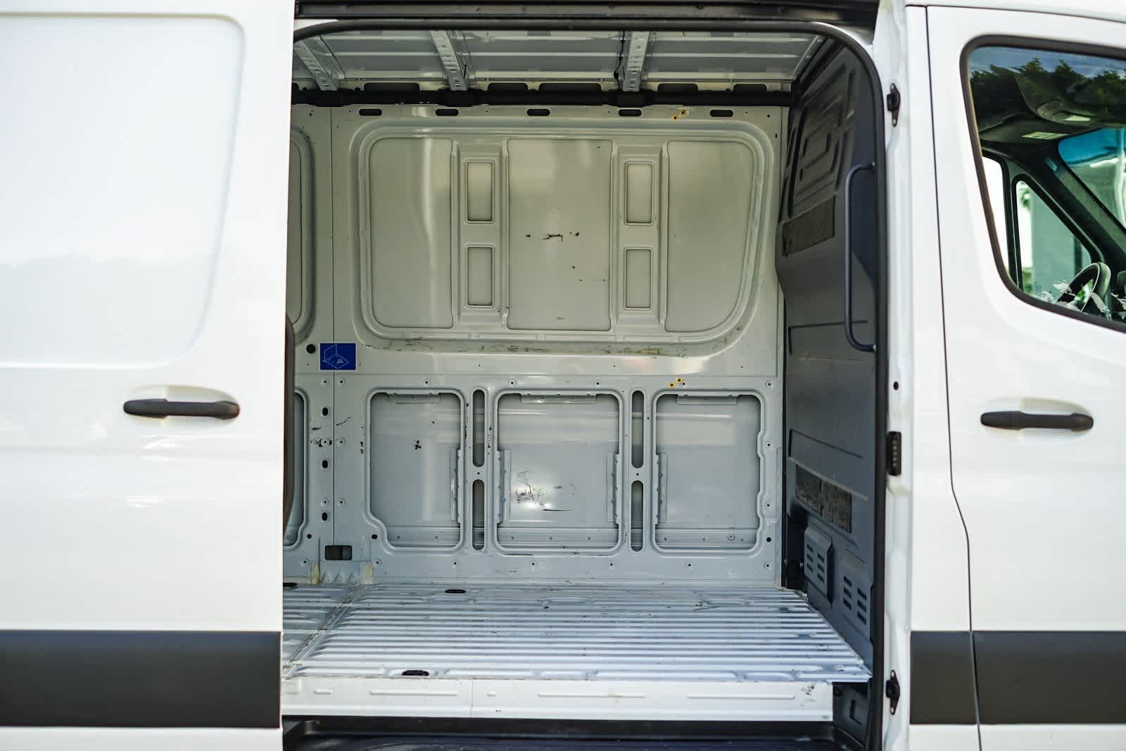 Thumbnail: 2023 Mercedes-Benz Sprinter - 16