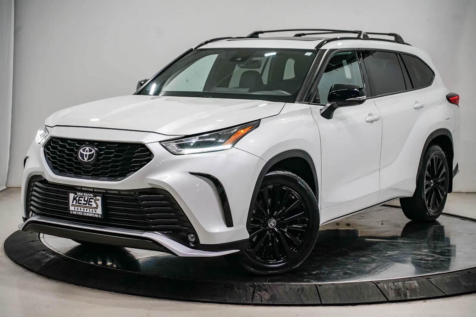 Thumbnail: 2023 Toyota Highlander - 2