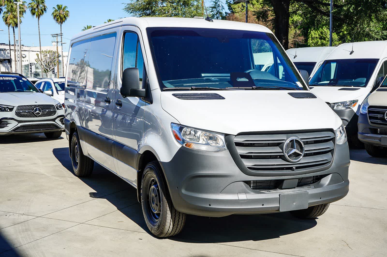 Thumbnail: 2026 Mercedes-Benz Sprinter - 3