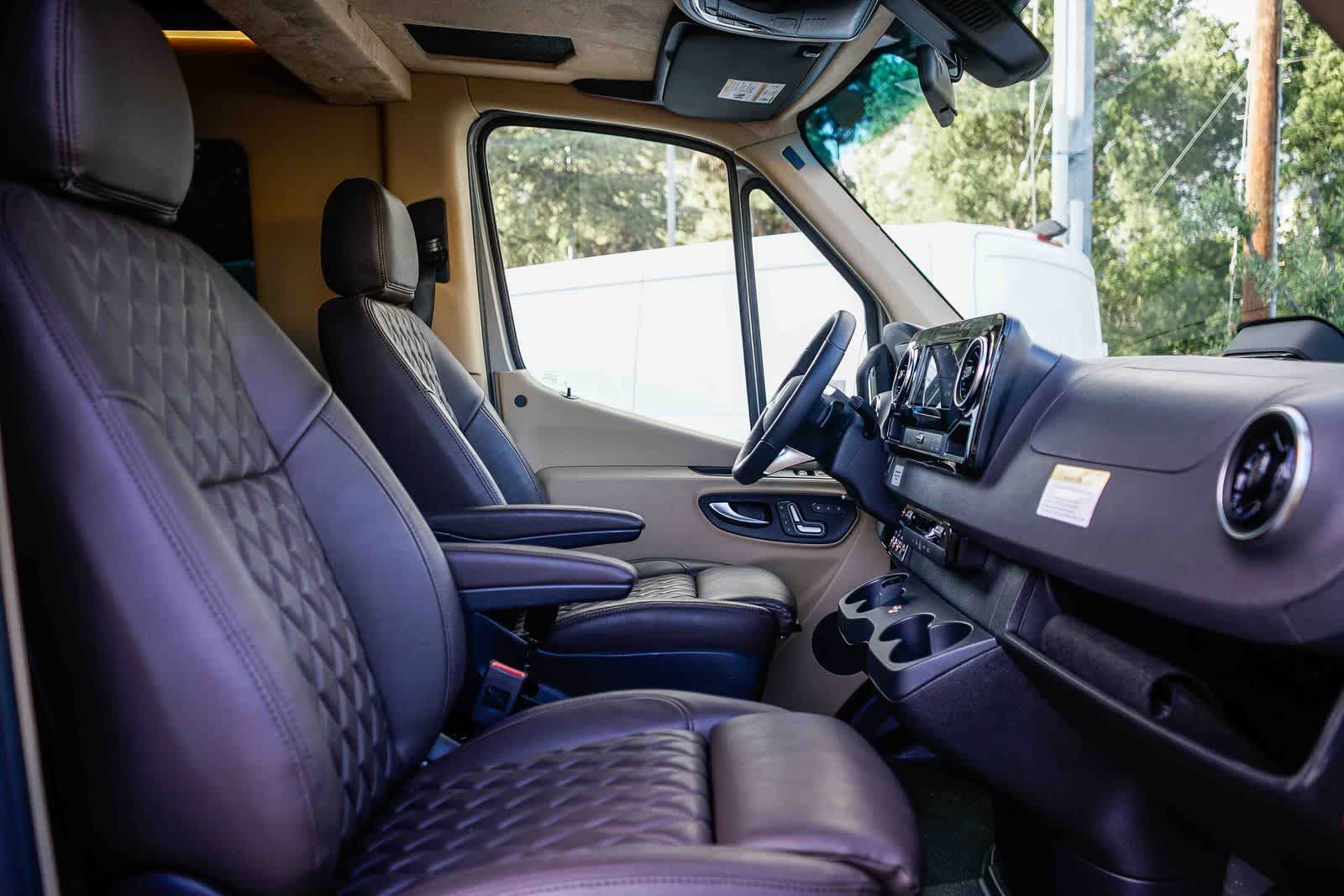 Thumbnail: 2025 Mercedes-Benz Sprinter - 16