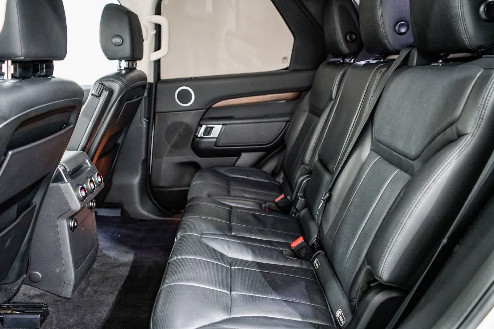 Thumbnail: 2018 Land Rover Discovery - 18