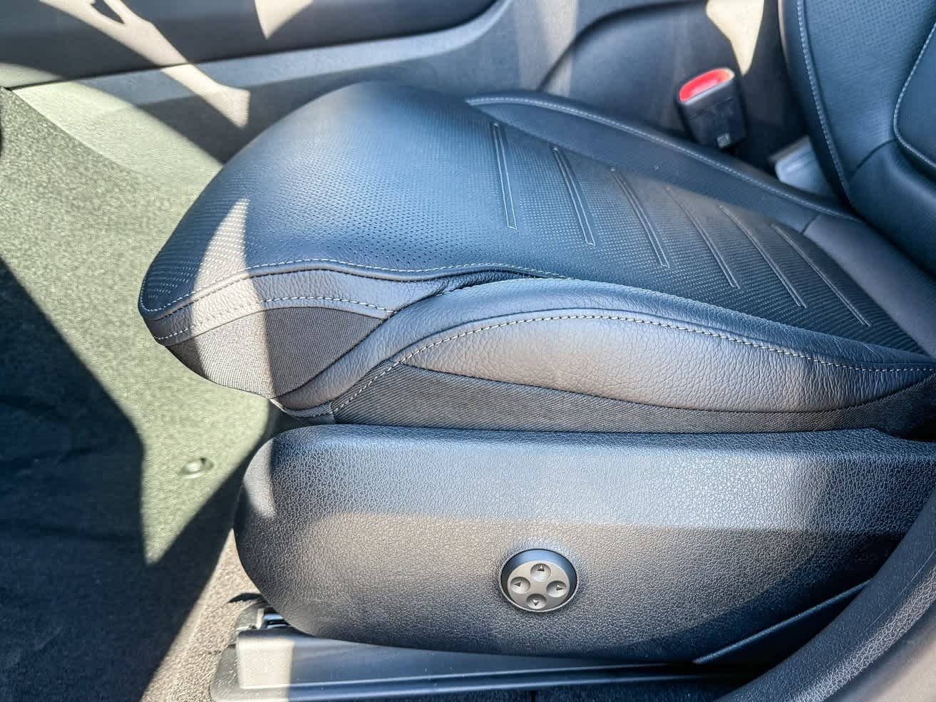 Thumbnail: 2025 Mercedes-Benz GLC - 22