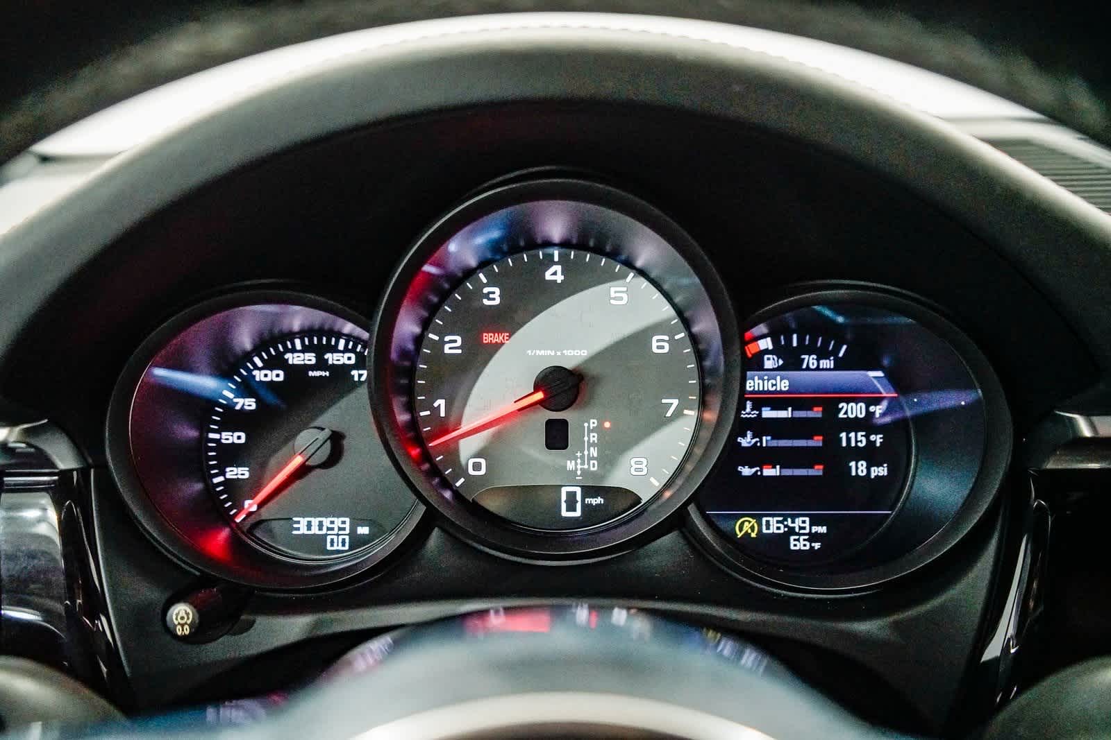 Thumbnail: 2020 Porsche Macan - 25