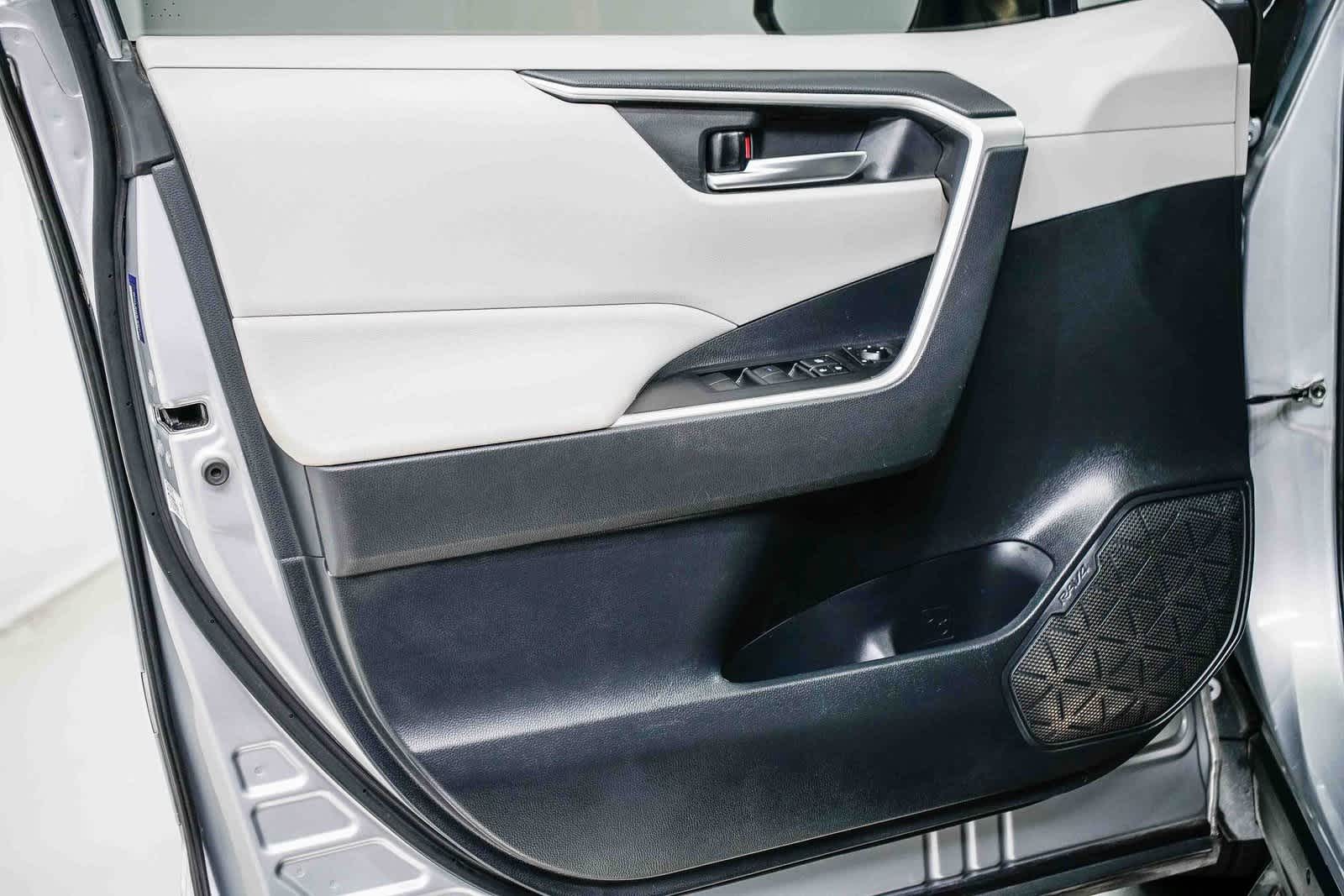 Thumbnail: 2019 Toyota RAV4 - 19