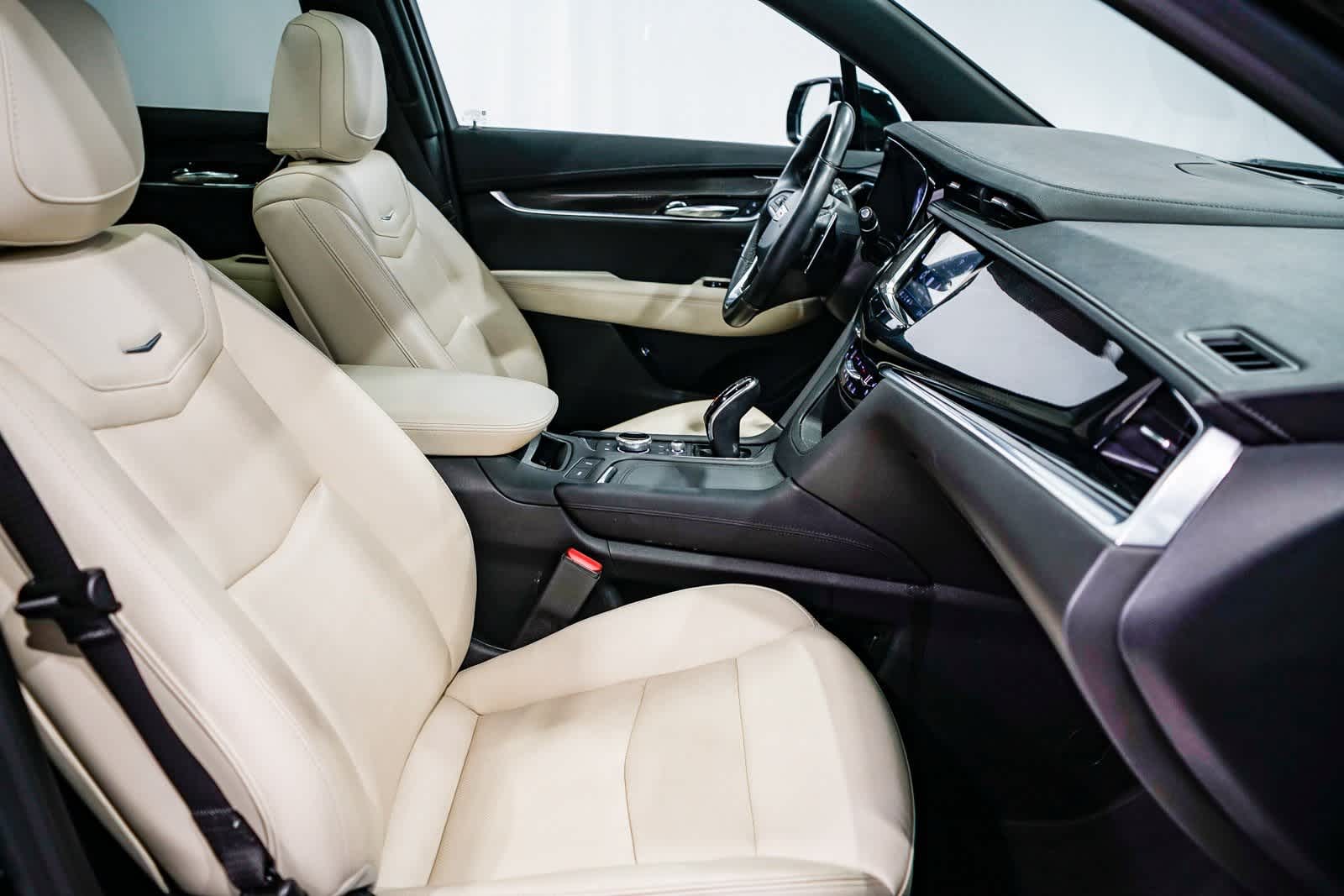 Thumbnail: 2021 Cadillac XT6 - 16