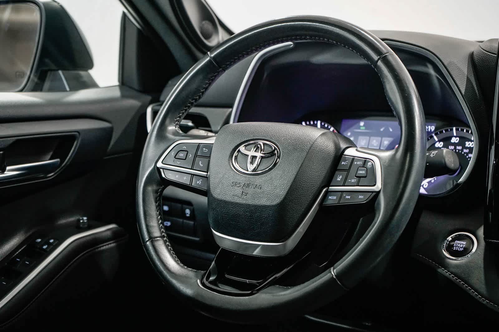 Thumbnail: 2023 Toyota Highlander - 16