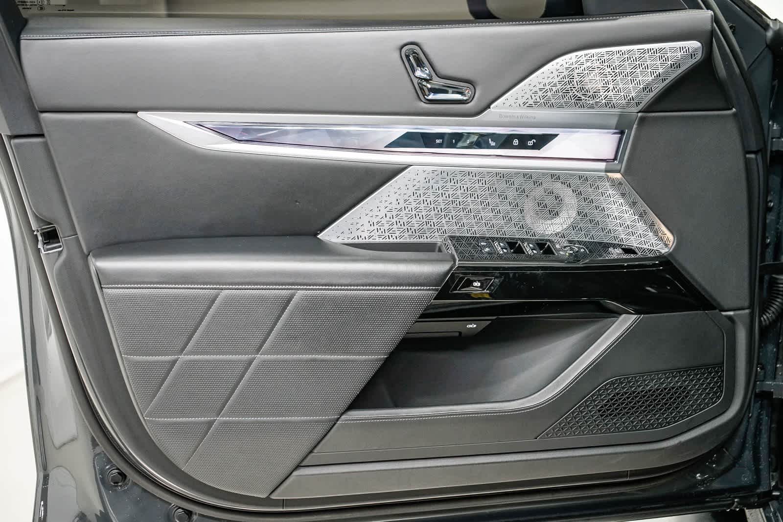 Thumbnail: 2023 BMW i7 - 20