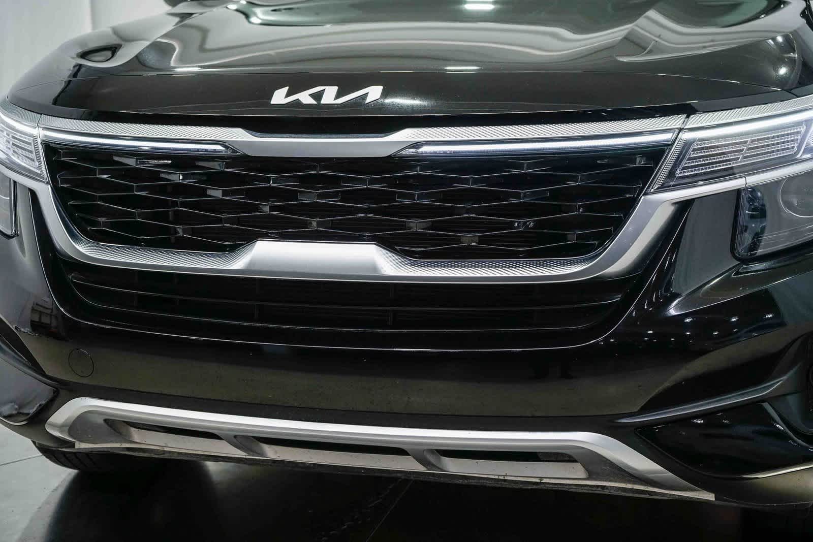 Thumbnail: 2023 Kia Seltos - 8