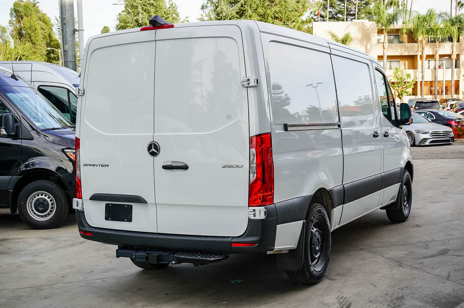 Thumbnail: 2026 Mercedes-Benz Sprinter - 4