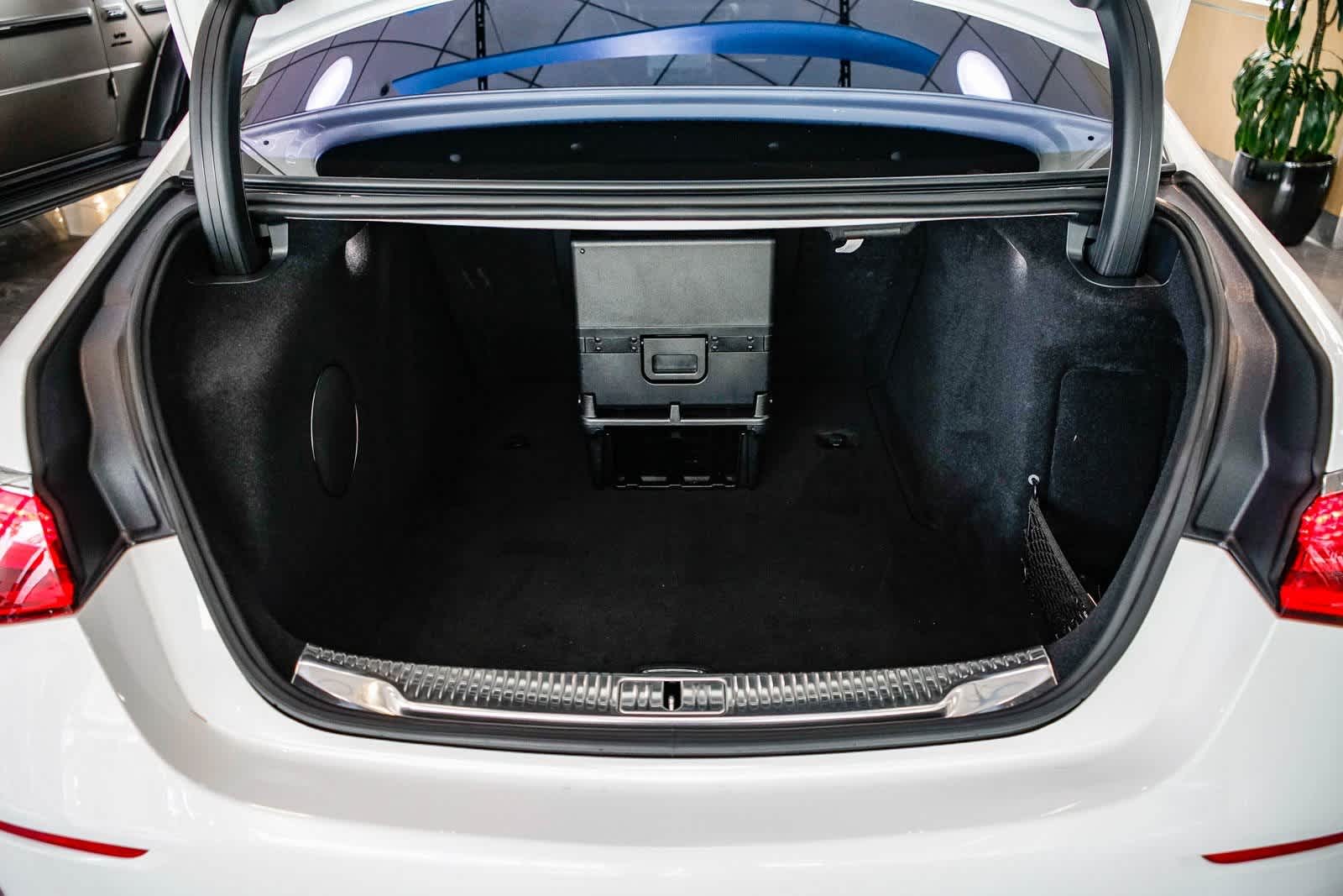 Thumbnail: 2024 Mercedes-Benz S-Class - 31