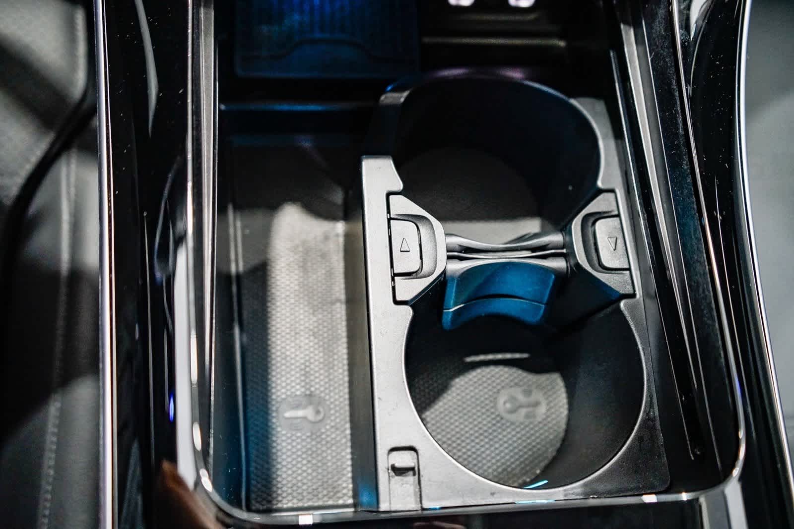 Thumbnail: 2025 Mercedes-Benz C-Class - 22