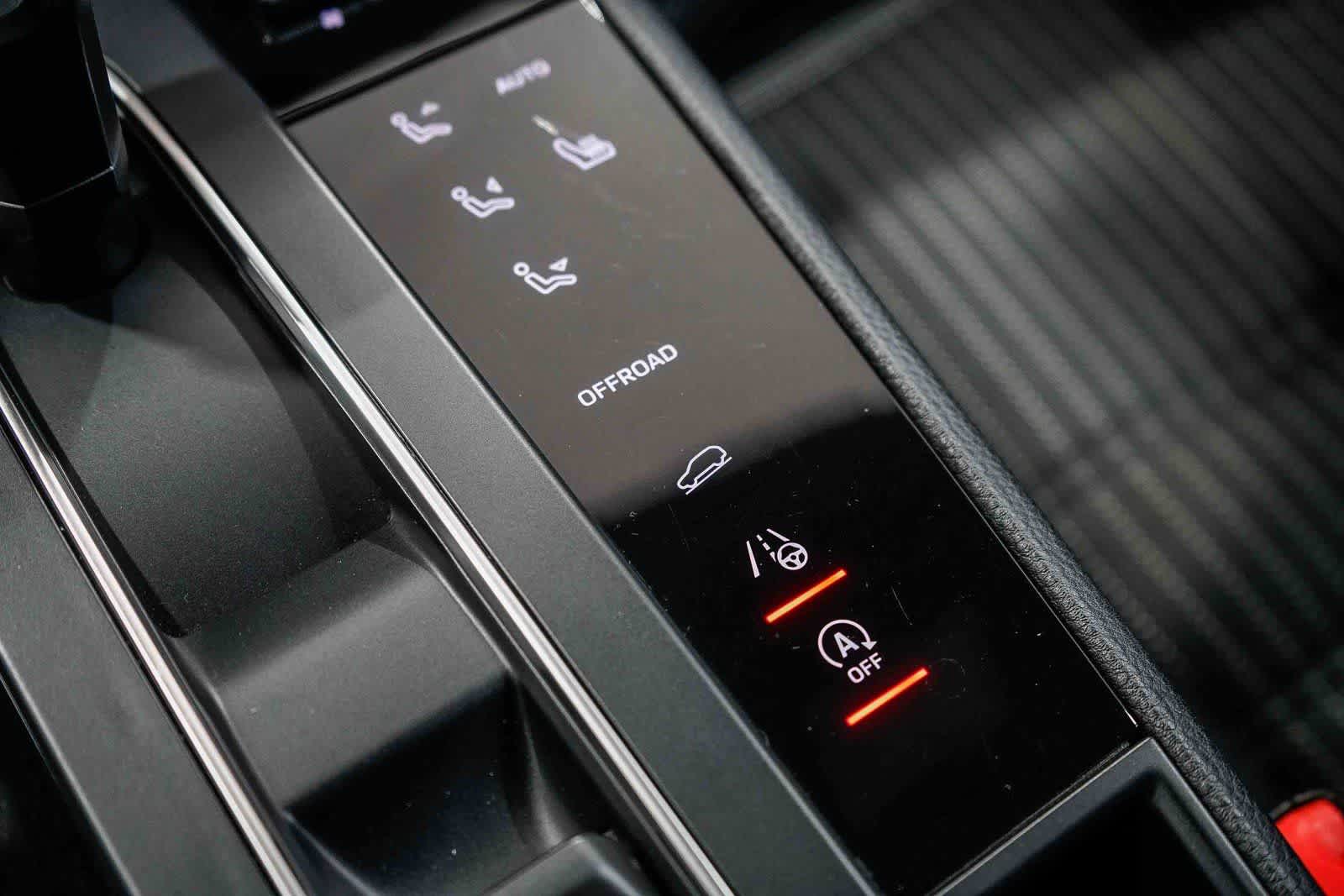 Thumbnail: 2024 Porsche Macan - 25