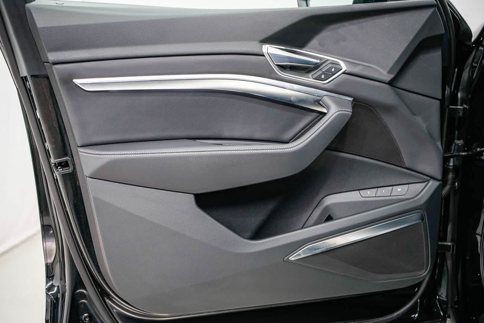 Thumbnail: 2024 Audi Q8 e-tron - 19