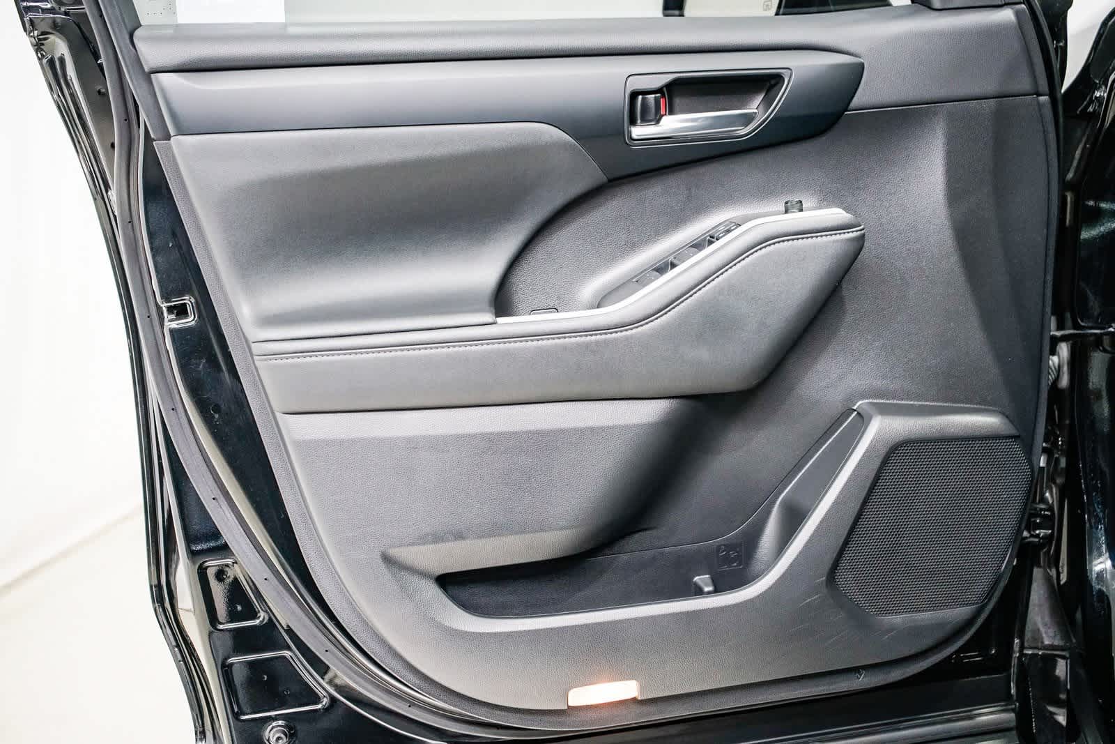 Thumbnail: 2021 Toyota Highlander - 20