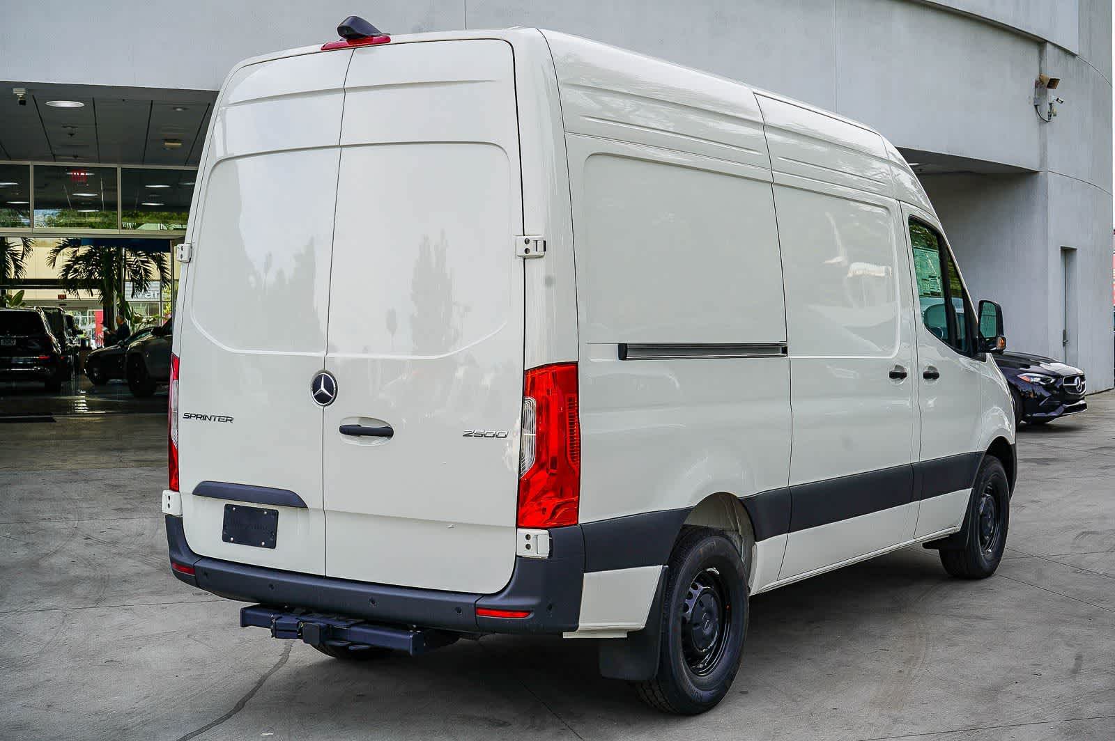 Thumbnail: 2026 Mercedes-Benz Sprinter - 4