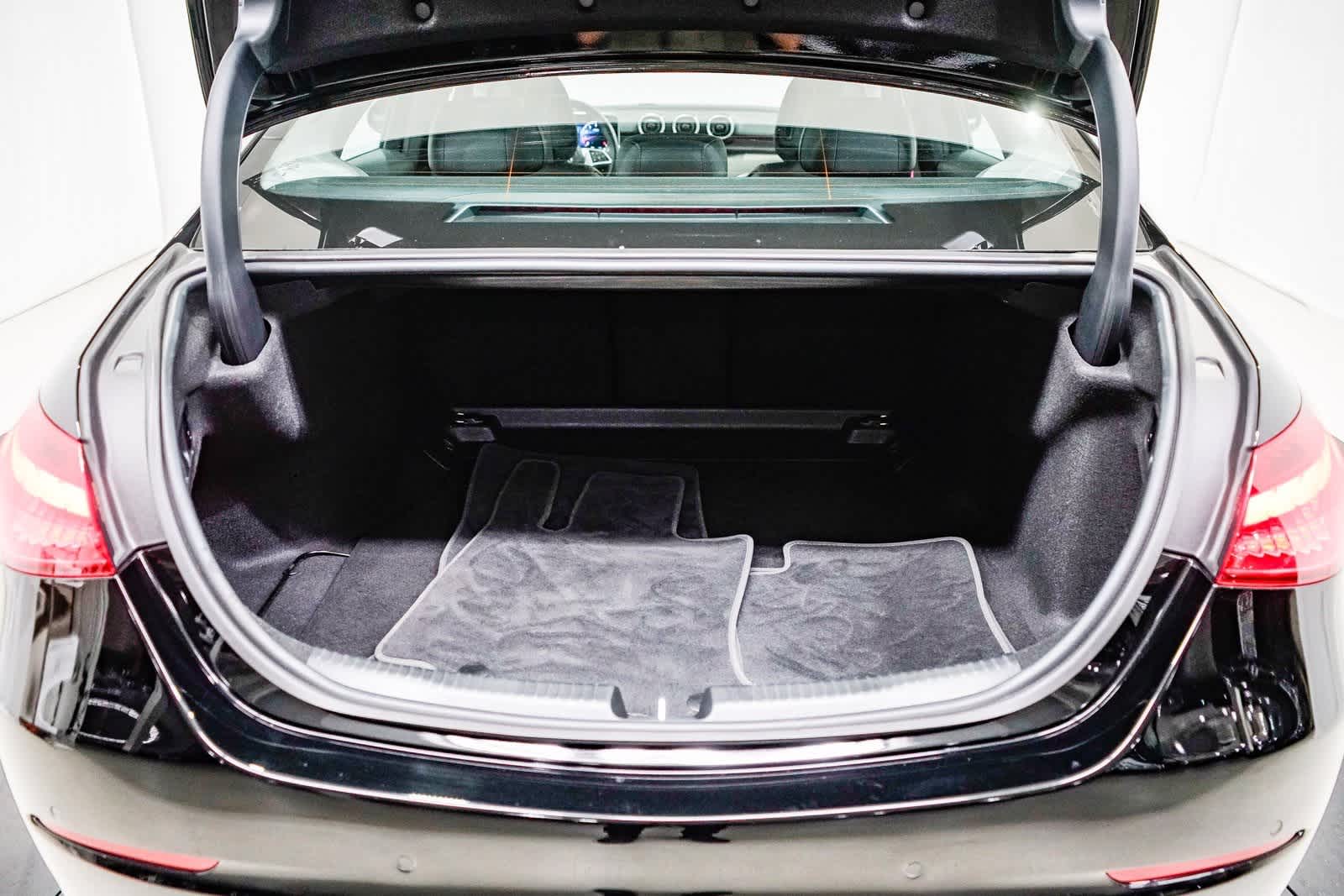 Thumbnail: 2025 Mercedes-Benz C-Class - 27