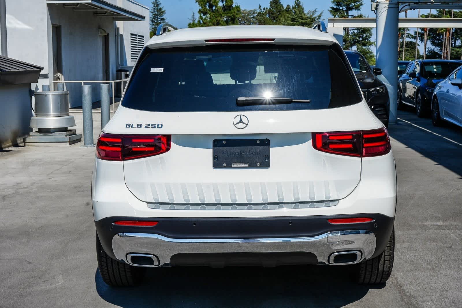 Thumbnail: 2025 Mercedes-Benz GLB - 3