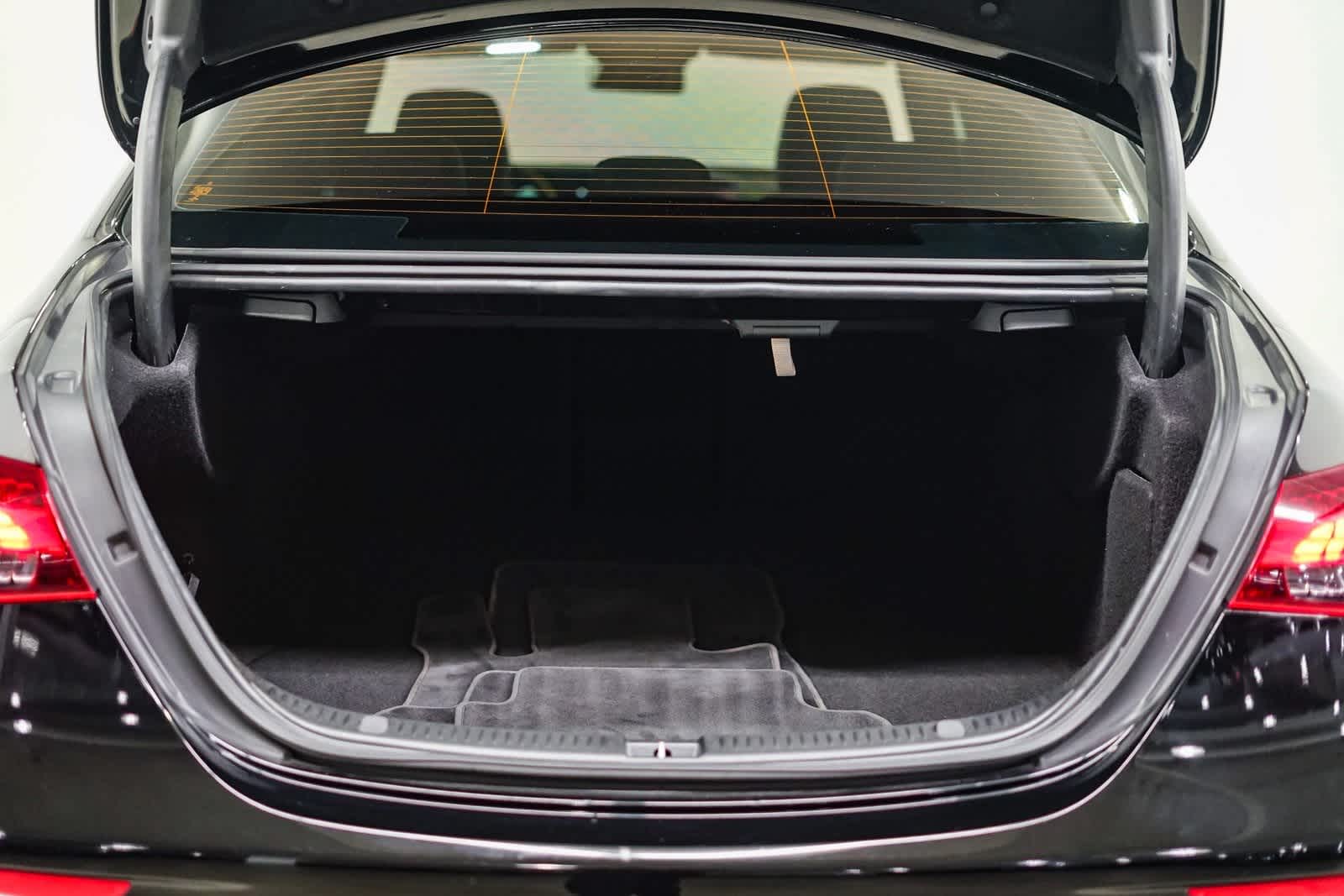 Thumbnail: 2022 Mercedes-Benz E-Class - 29