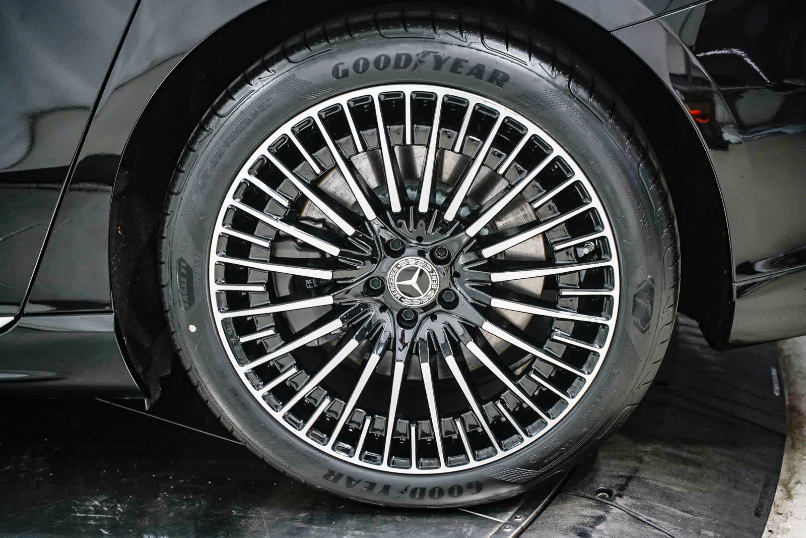 Thumbnail: 2023 Mercedes-Benz EQS - 10