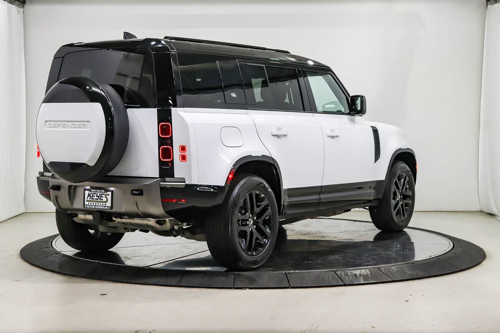 Thumbnail: 2024 Land Rover Defender - 3