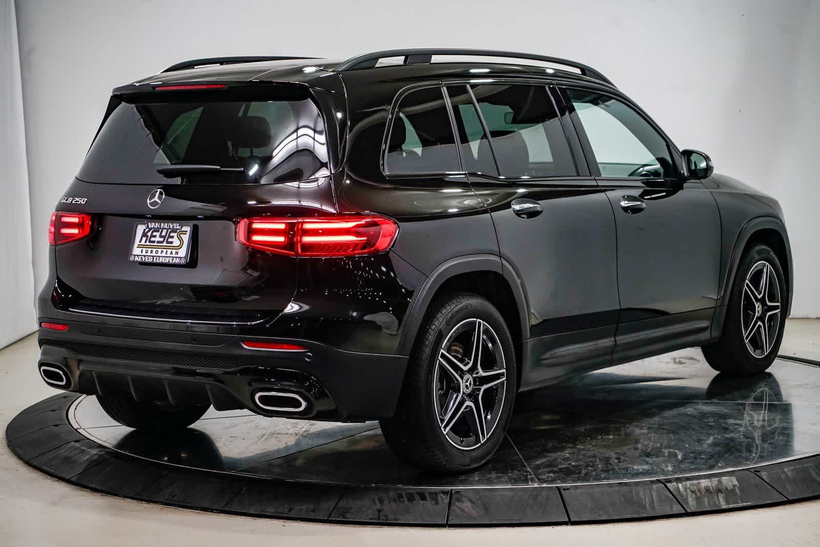 Thumbnail: 2025 Mercedes-Benz GLB - 4