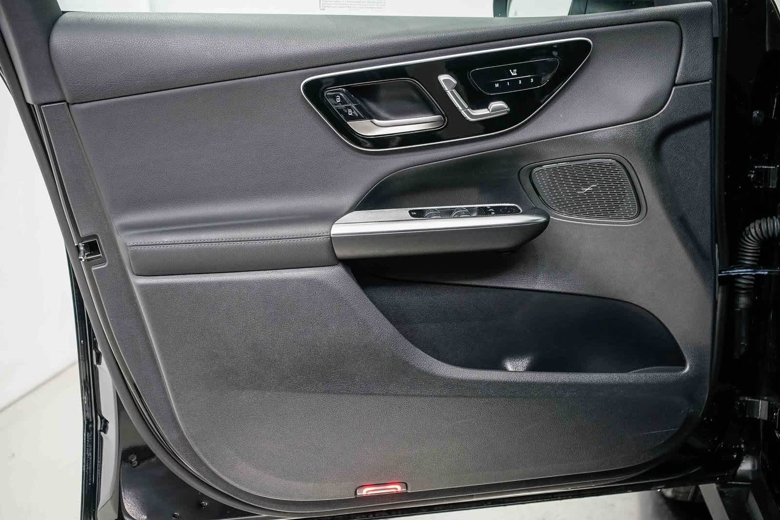 Thumbnail: 2025 Mercedes-Benz GLC - 18