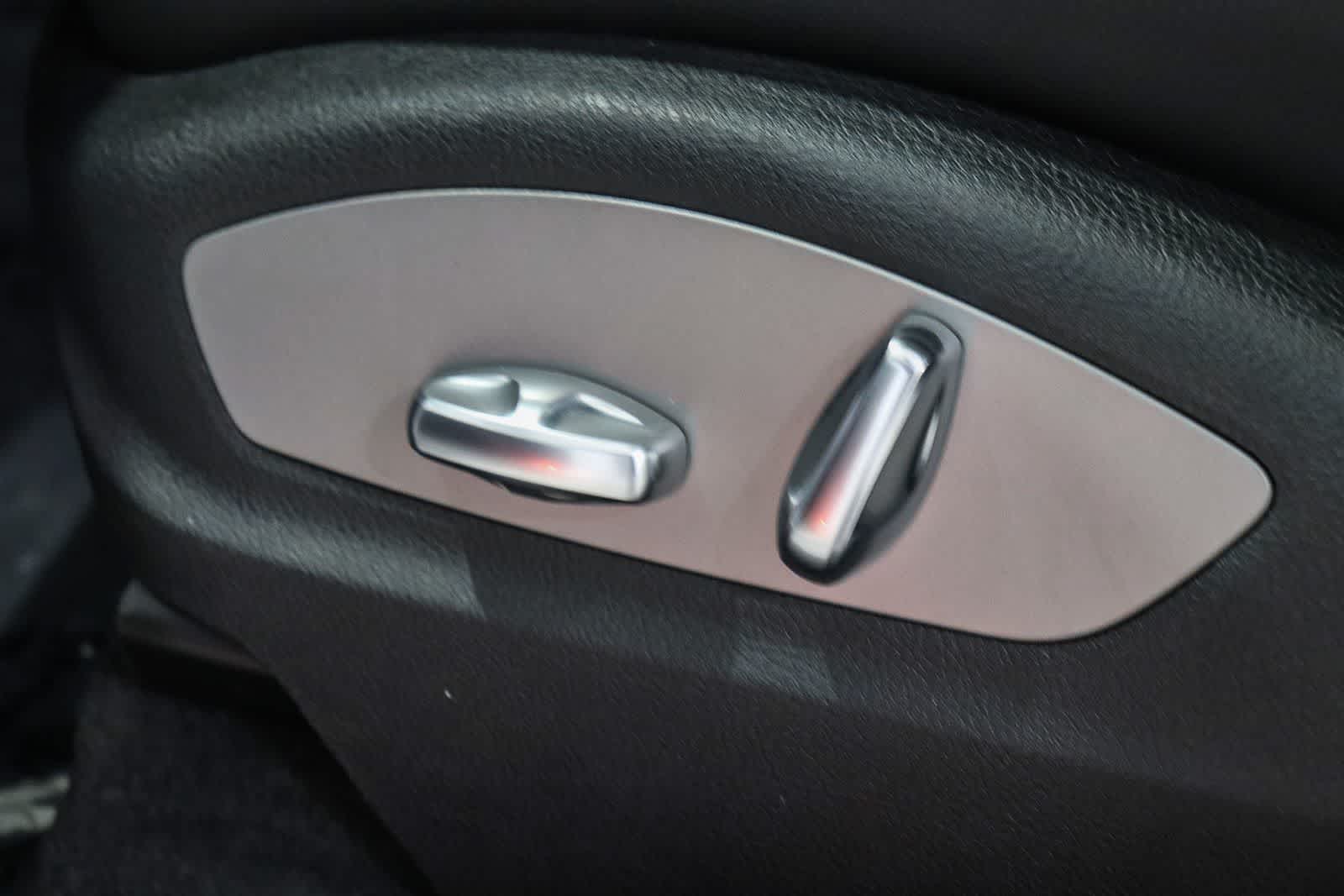 Thumbnail: 2024 Porsche Macan - 21
