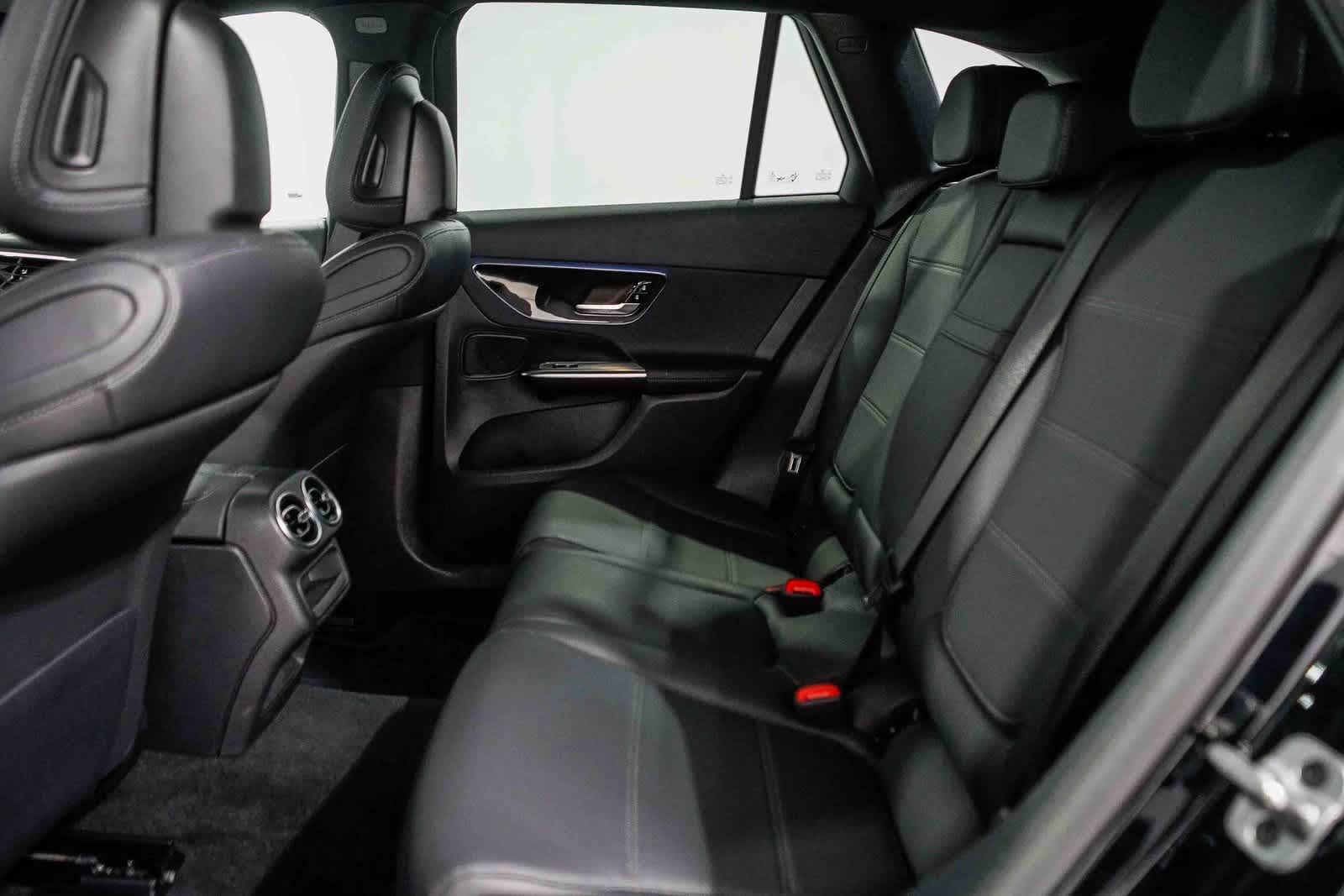 Thumbnail: 2025 Mercedes-Benz GLC - 17