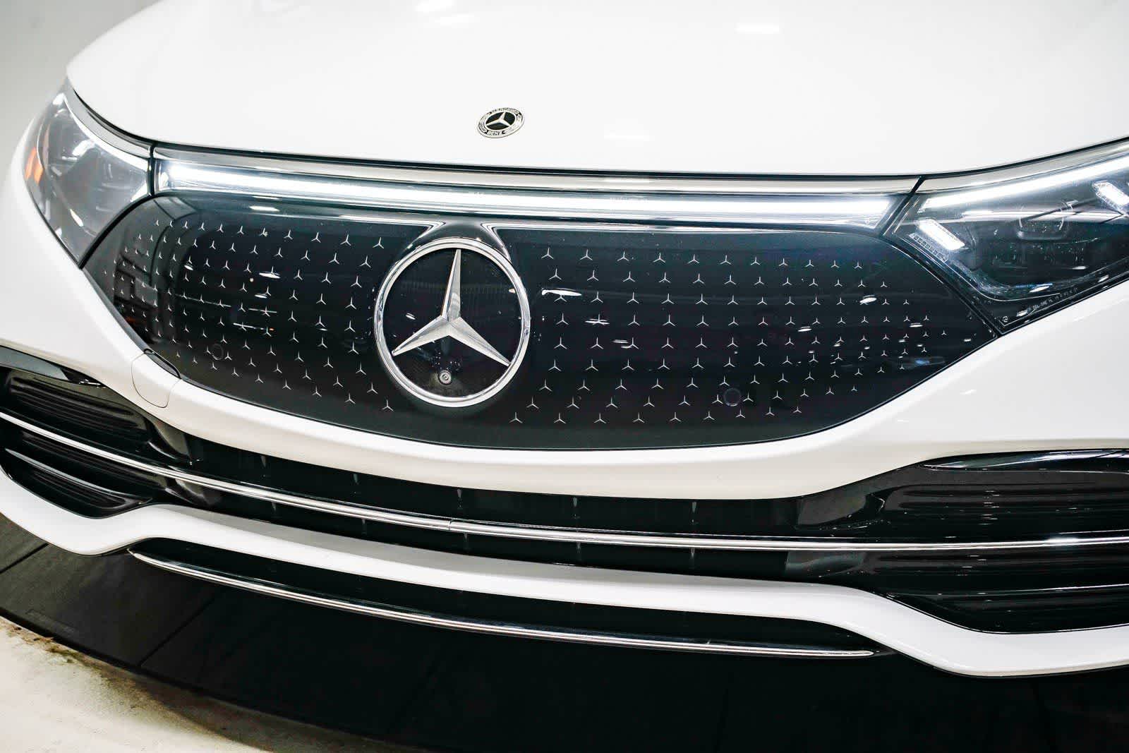 Thumbnail: 2023 Mercedes-Benz EQS - 8