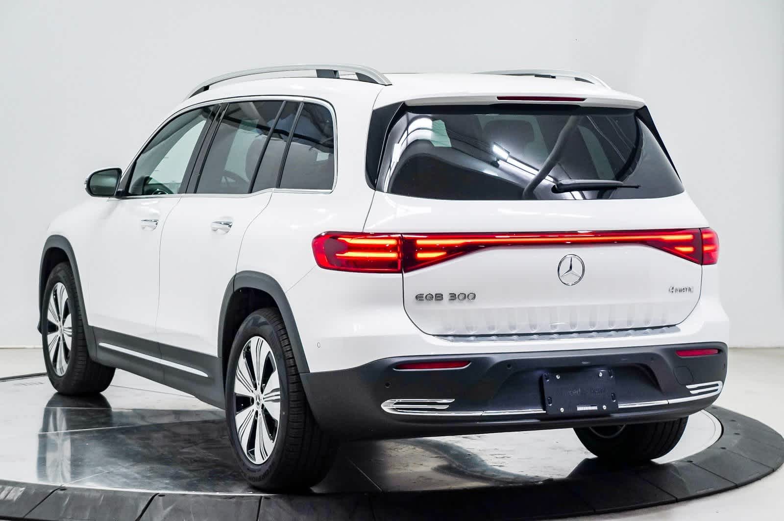 2024 Mercedes-Benz EQB 300 2