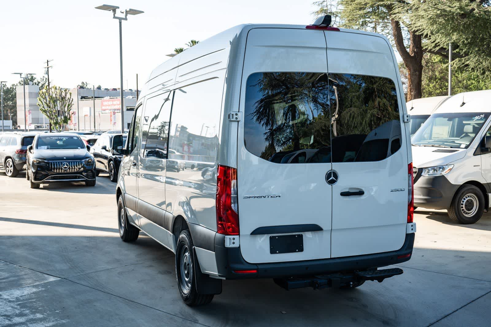 Thumbnail: 2026 Mercedes-Benz Sprinter - 6