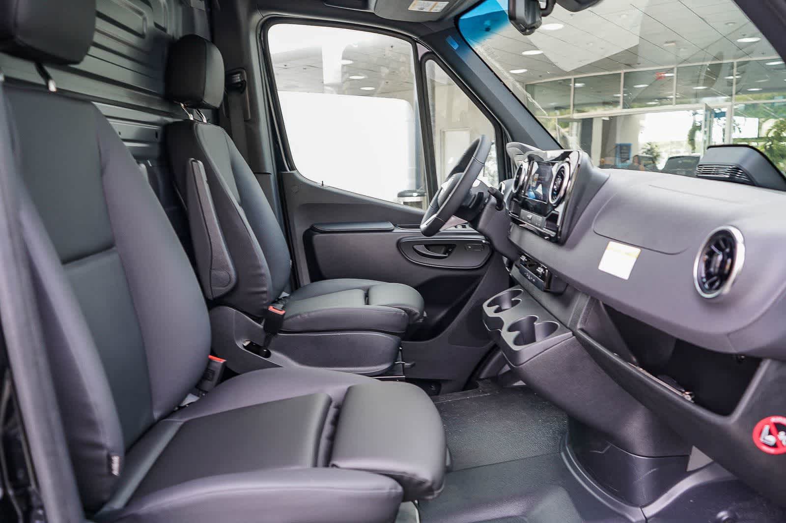 Thumbnail: 2026 Mercedes-Benz Sprinter - 15