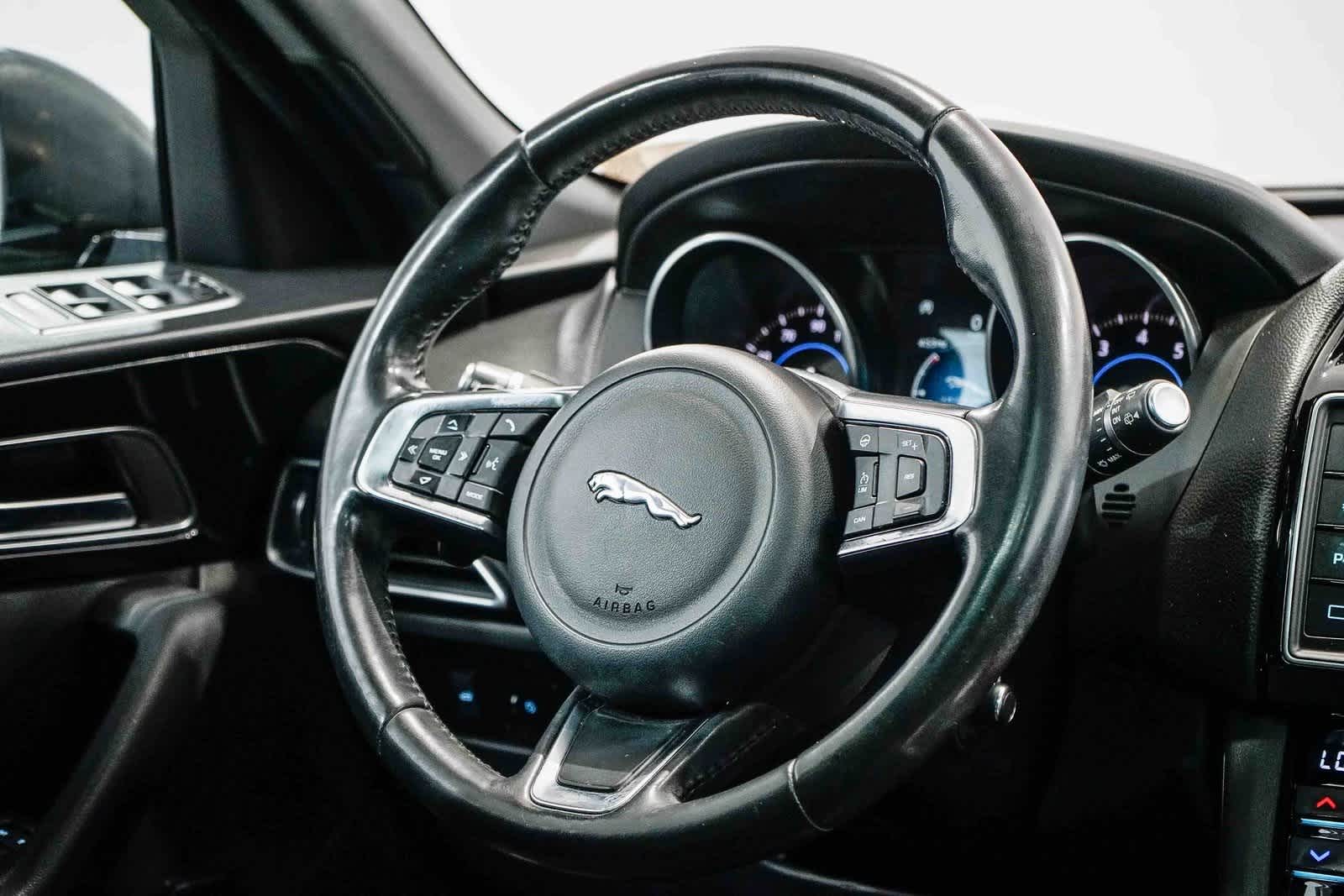 Thumbnail: 2018 Jaguar F-Pace - 15
