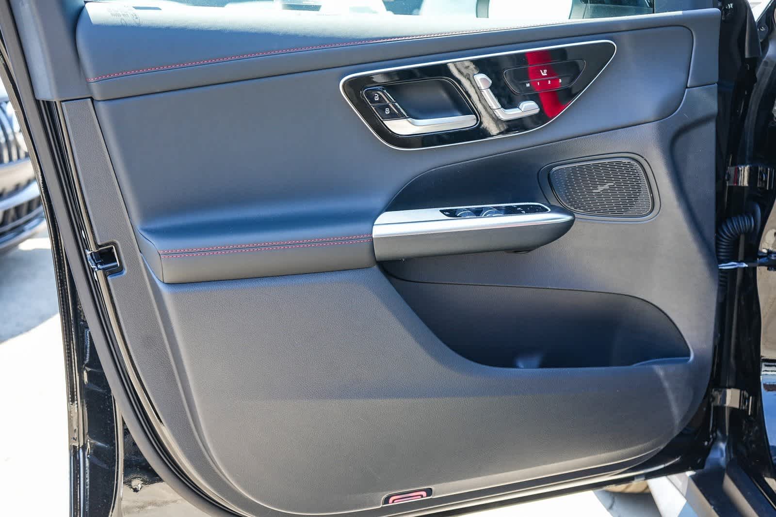 Thumbnail: 2025 Mercedes-Benz GLC - 27