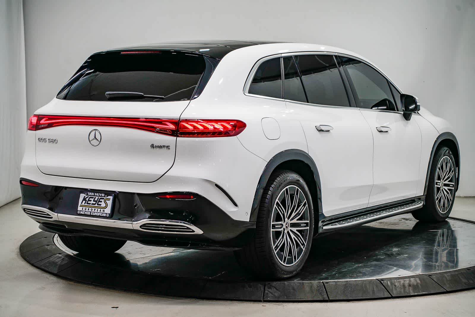 Thumbnail: 2023 Mercedes-Benz EQS - 4