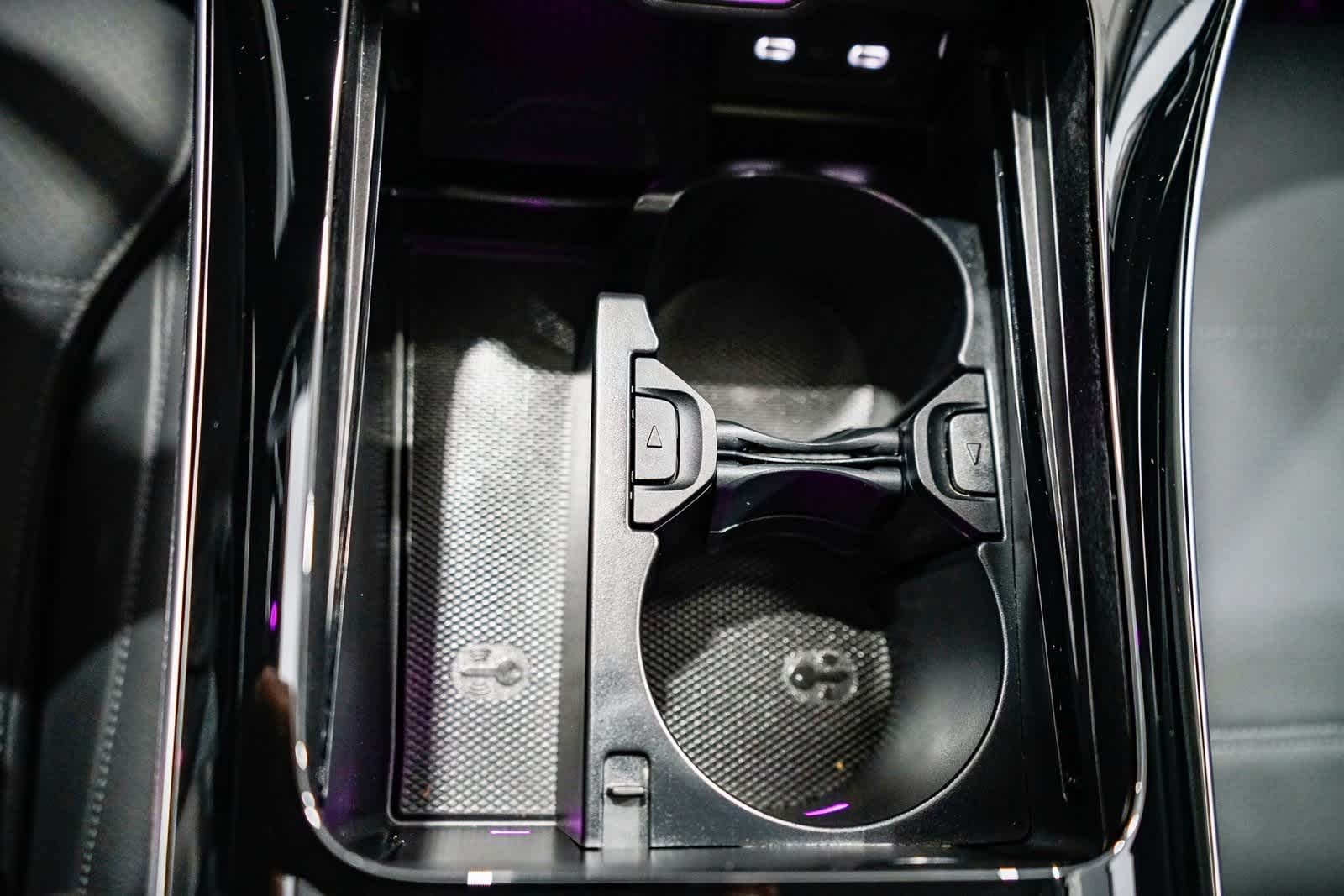 Thumbnail: 2025 Mercedes-Benz C-Class - 22