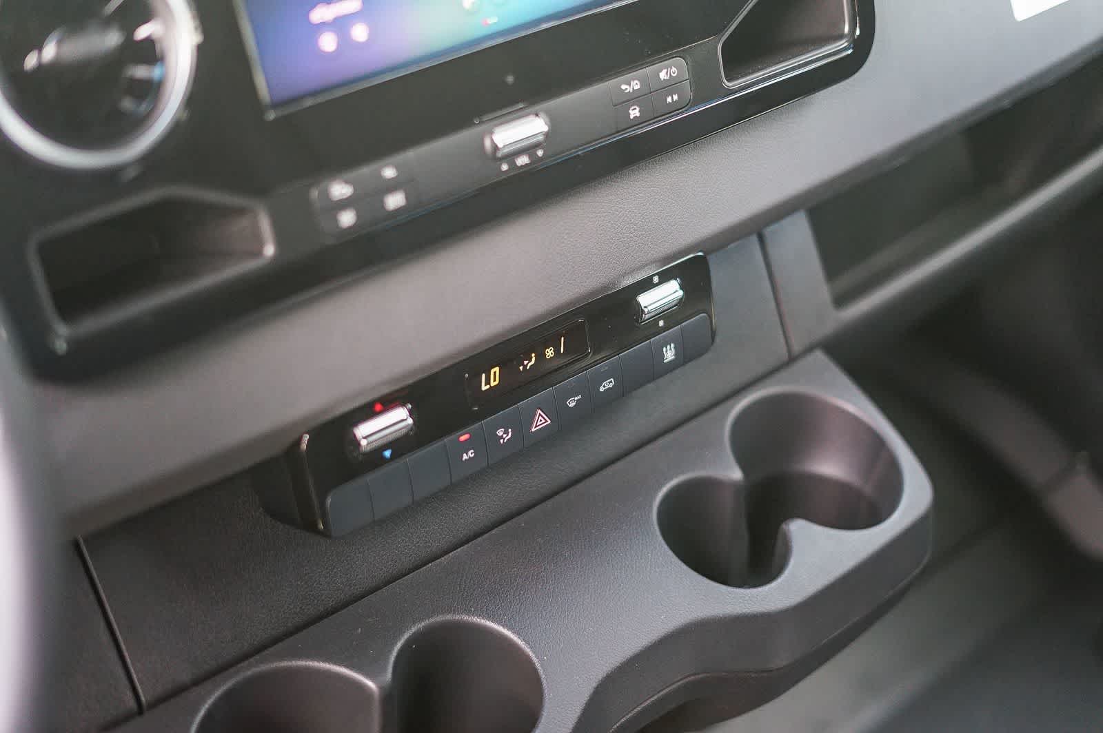 Thumbnail: 2024 Mercedes-Benz eSprinter - 29