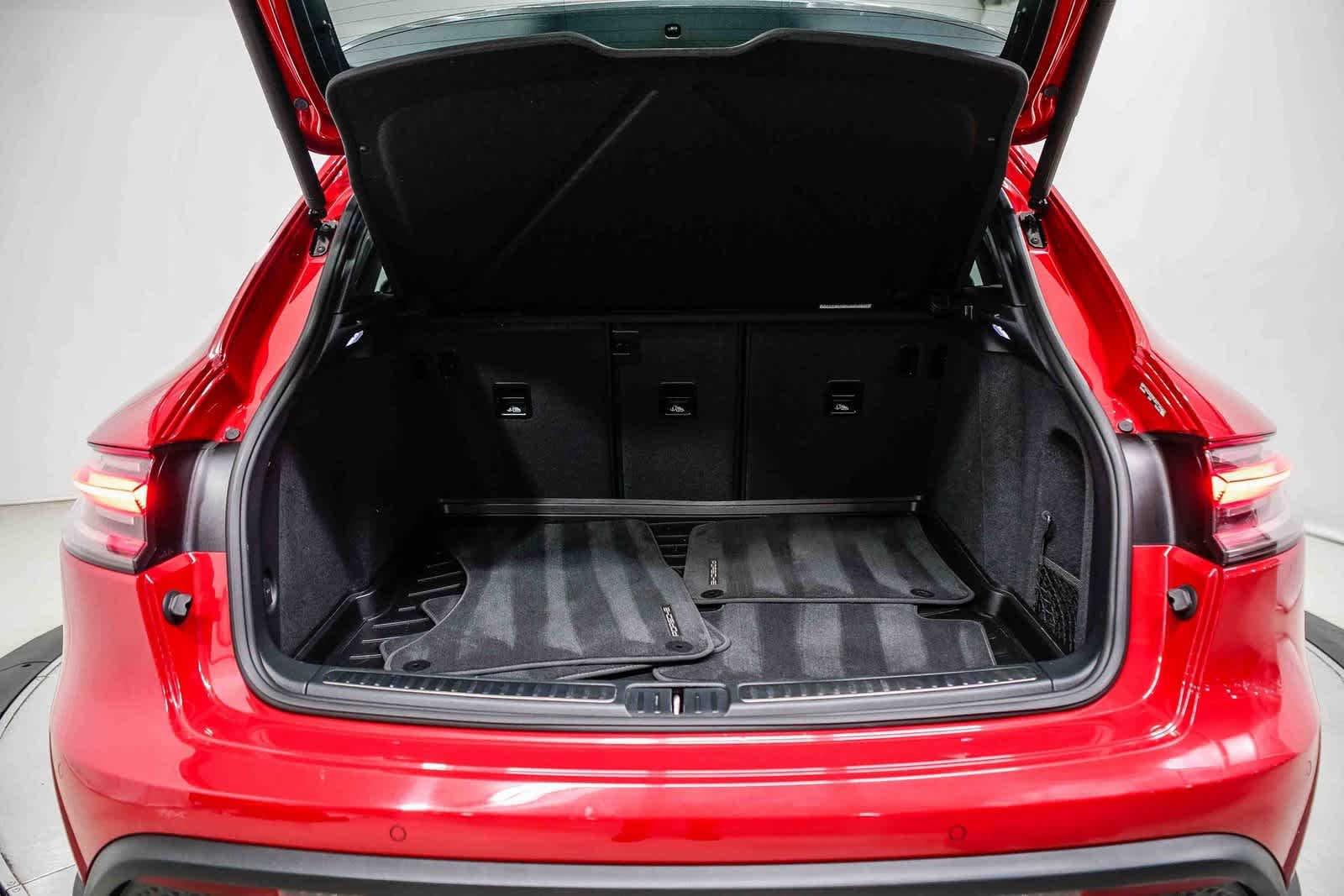 Thumbnail: 2024 Porsche Macan - 27