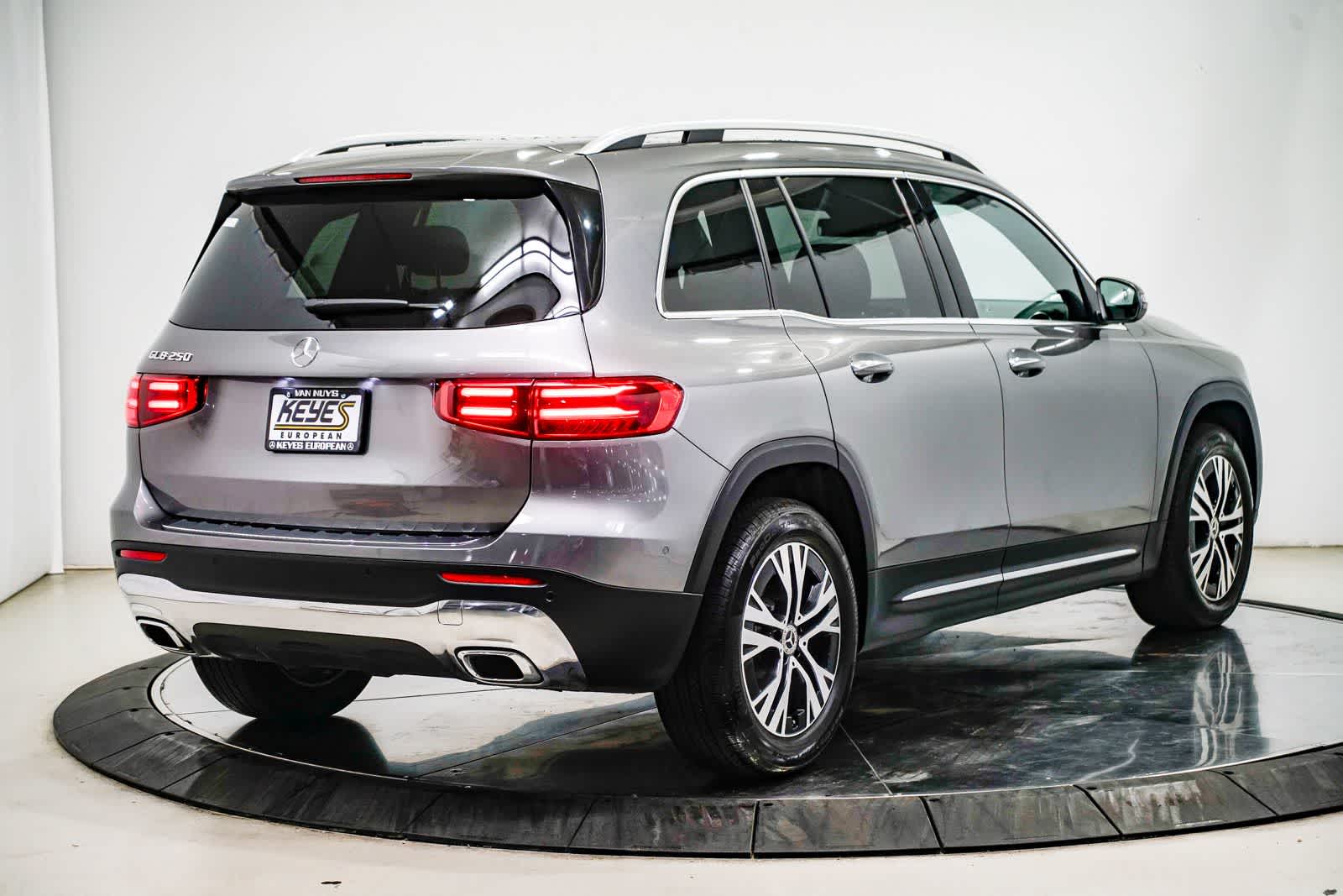 Thumbnail: 2026 Mercedes-Benz GLB - 4