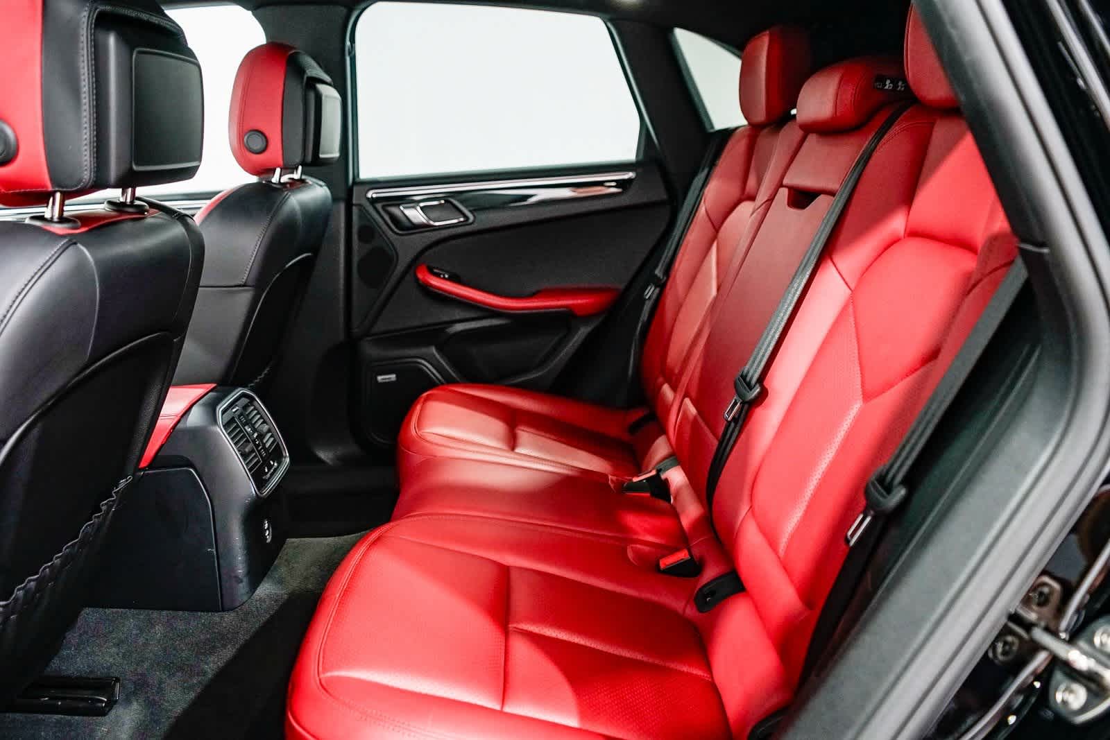 Thumbnail: 2020 Porsche Macan - 18