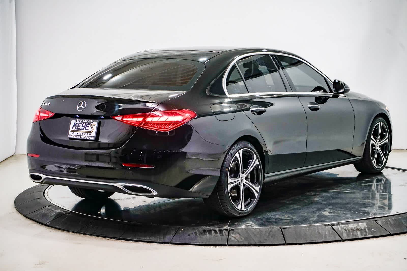 Thumbnail: 2023 Mercedes-Benz C-Class - 4