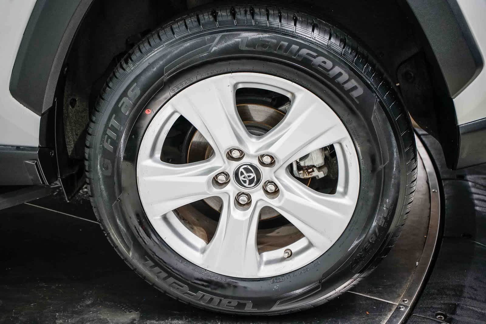 Thumbnail: 2019 Toyota RAV4 - 10